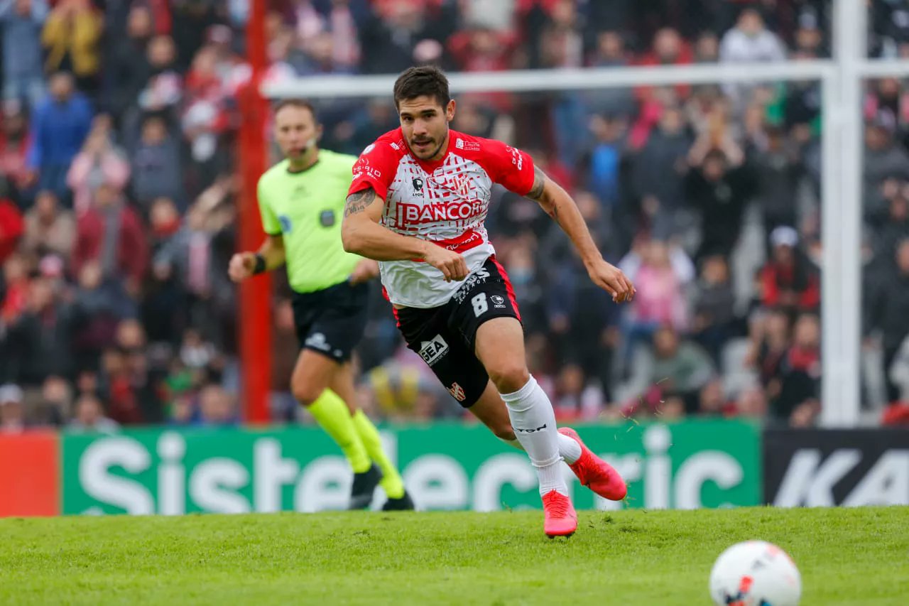 Gabriel Graciani renovó su contrato con La Gloria Fútbol CBA