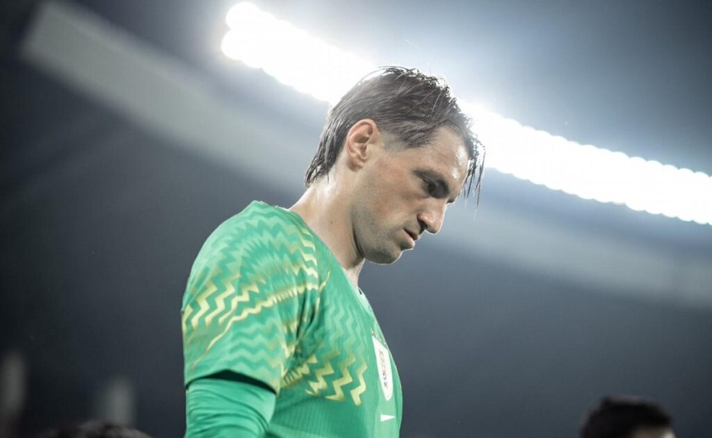 El arquero uruguayo lamentó el malestar generado después de expresar su deseo de jugar en un club grande de Argentina y ratificó su compromiso con el Pirata.