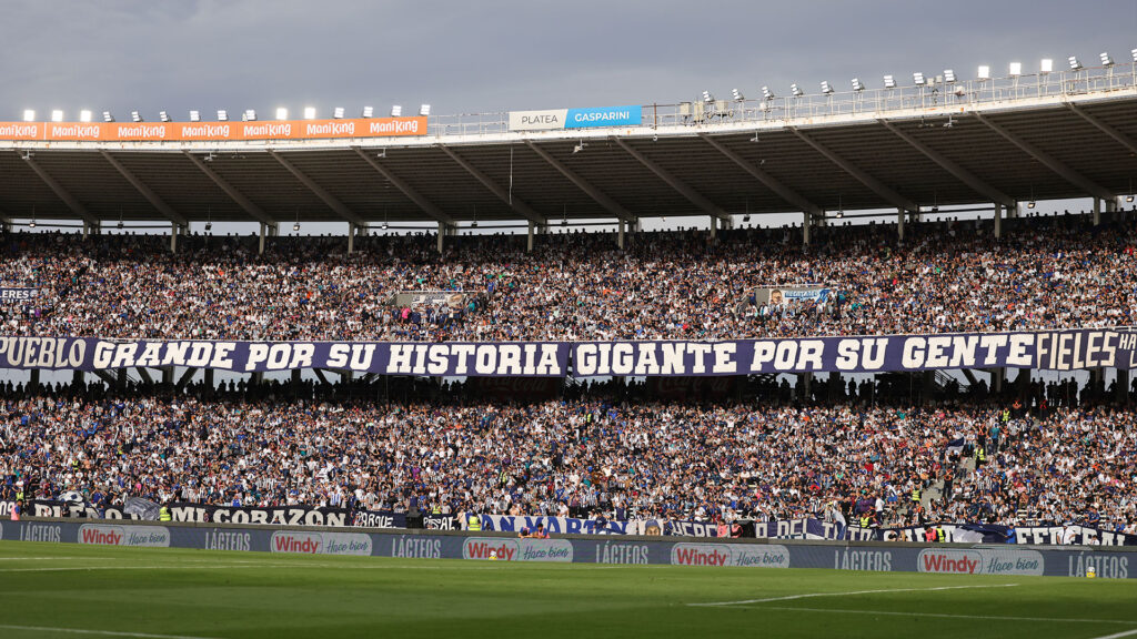 El club albiazul alcanzó un promedio de 40.284 espectadores por partido como local y se ubicó entre los cinco equipos con mayor convocatoria del continente durante 2026, según un relevamiento difundido por el creador de contenido brasileño Duda Brito.
