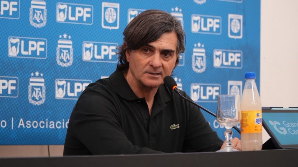El entrenador reconoció que el equipo tuvo un primer tiempo “para el olvido”, aunque destacó la reacción y las ocasiones generadas después del descanso.