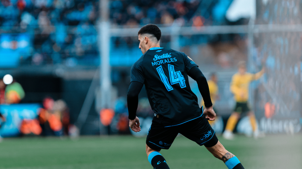 Desde este jueves 1 de octubre a las 19:05 hs, Belgrano pondrá en subasta las camisetas utilizadas por el campeón durante las últimas fechas del Torneo Clausura. Las ofertas podrán realizarse en subastas.belgrano.com.ar hasta el 8 de octubre a las 19:05 hs.