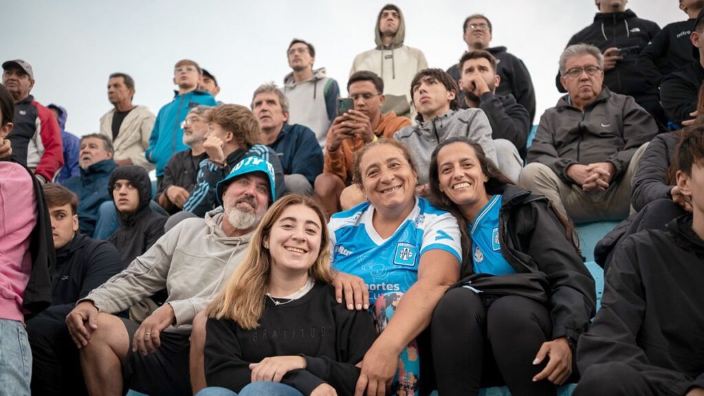El presidente del Celeste hizo autocrítica tras la pérdida de la categoría, señaló la brecha económica que enfrentó el club y anticipó que el próximo paso será ordenar las finanzas. El equipo recibirá a Aldosivi con ingreso gratuito para las mujeres en tres tribunas.